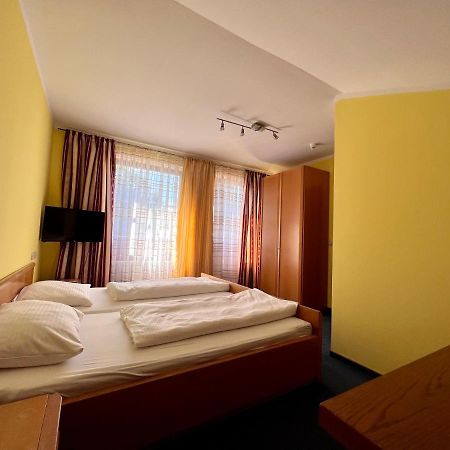 Hotel-Gasthof Deutschmeister Донаувёрт Экстерьер фото