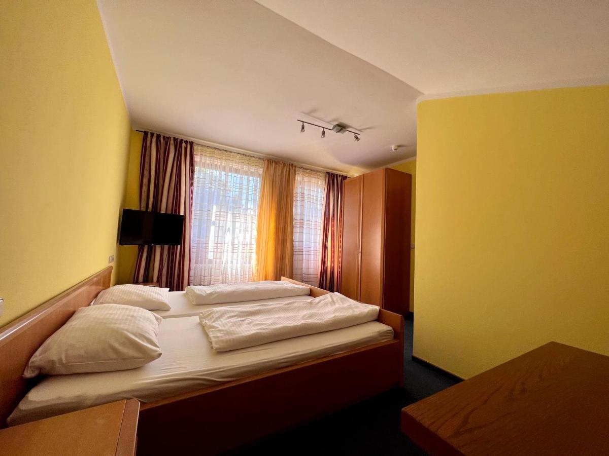 Hotel-Gasthof Deutschmeister Донаувёрт Экстерьер фото