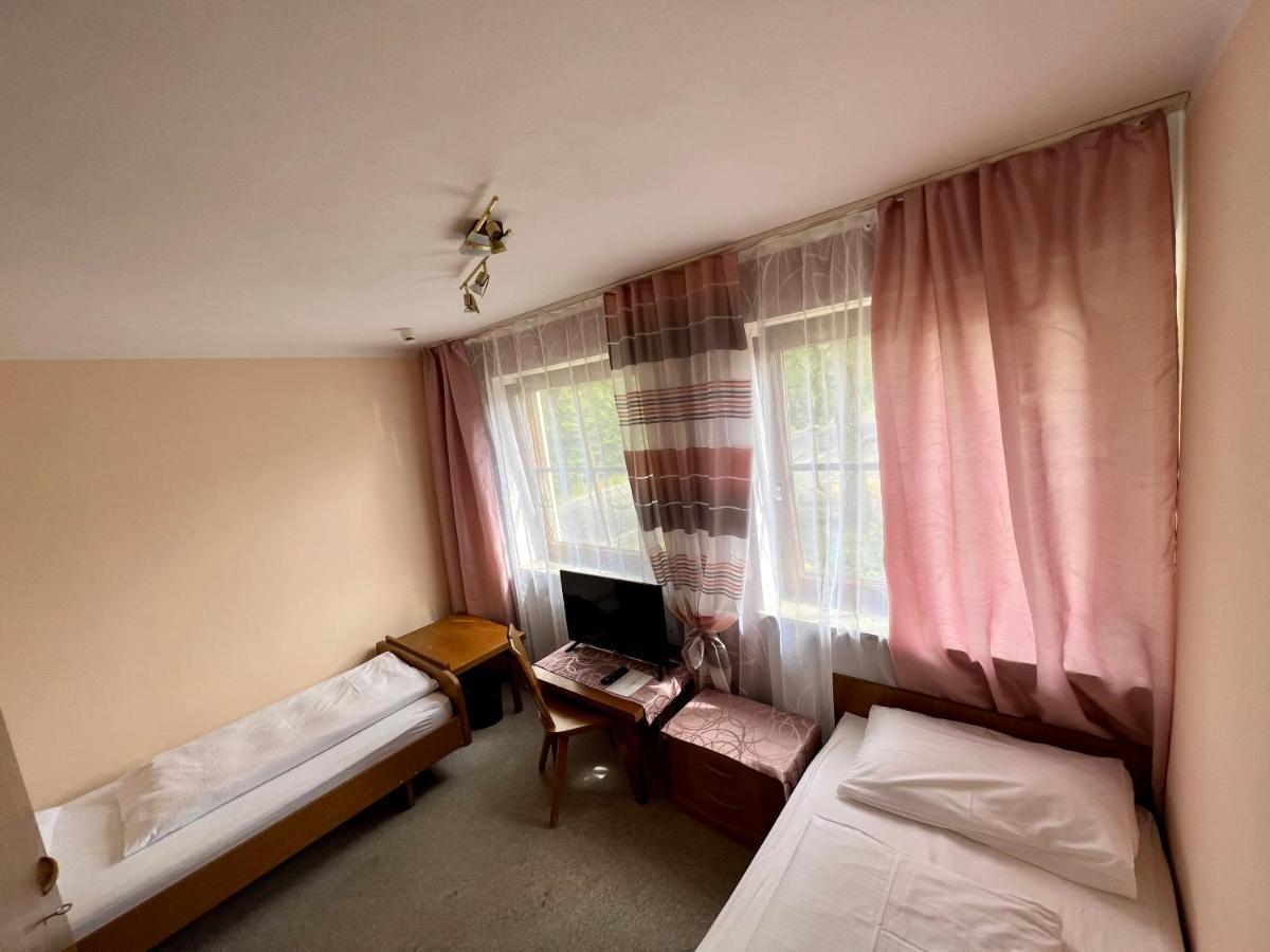 Hotel-Gasthof Deutschmeister Донаувёрт Экстерьер фото