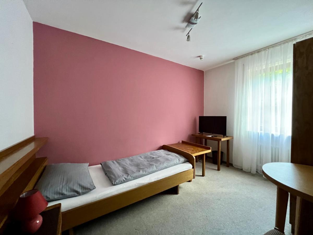 Hotel-Gasthof Deutschmeister Донаувёрт Экстерьер фото