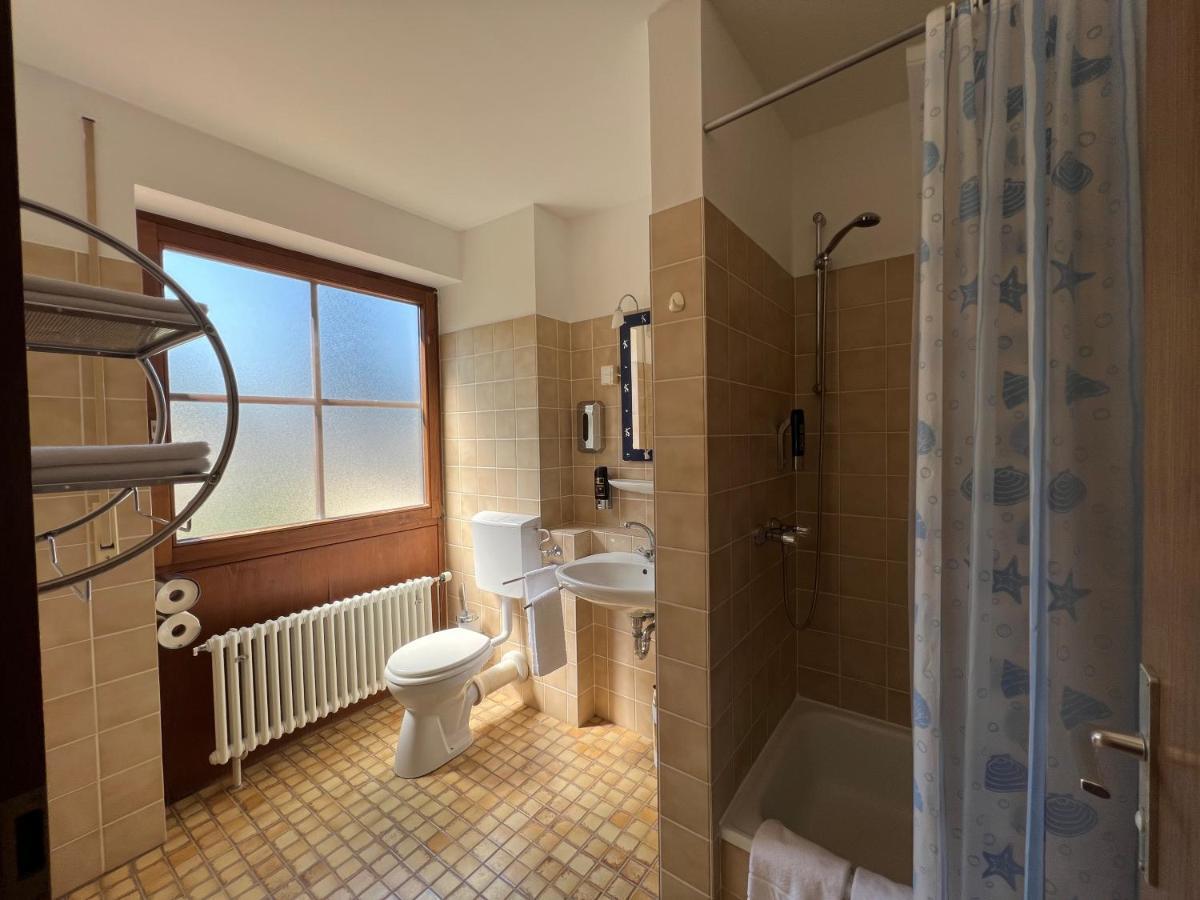 Hotel-Gasthof Deutschmeister Донаувёрт Экстерьер фото
