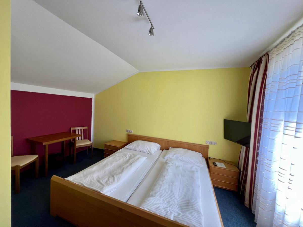 Hotel-Gasthof Deutschmeister Донаувёрт Экстерьер фото