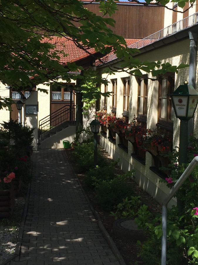 Hotel-Gasthof Deutschmeister Донаувёрт Экстерьер фото