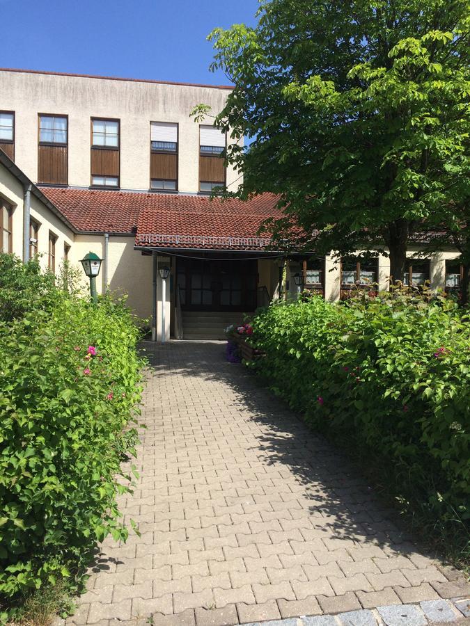 Hotel-Gasthof Deutschmeister Донаувёрт Экстерьер фото